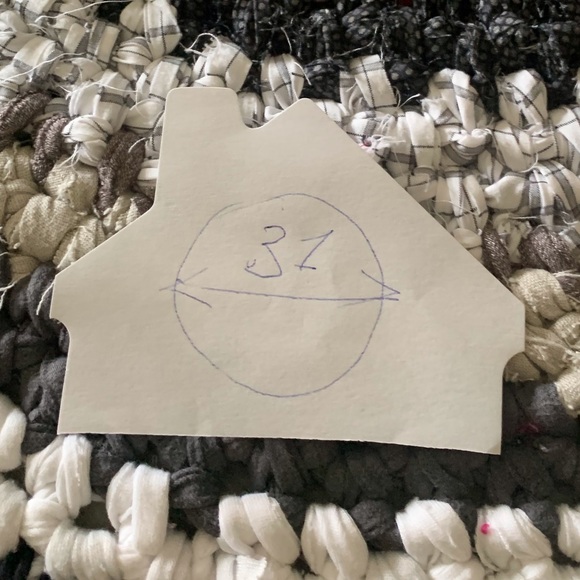 Round Rug - NWOT - Picture 8 of 11